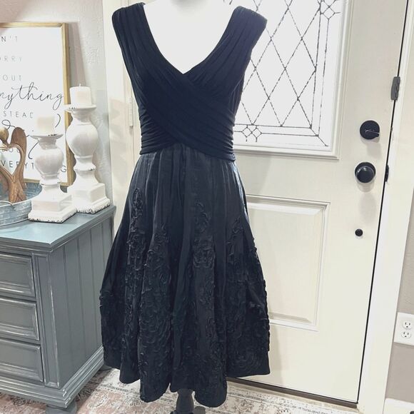 🖤 Cache Black V-Neck Embroidered A-Line Cocktail Dress – Size 10 - Picture 1 of 9